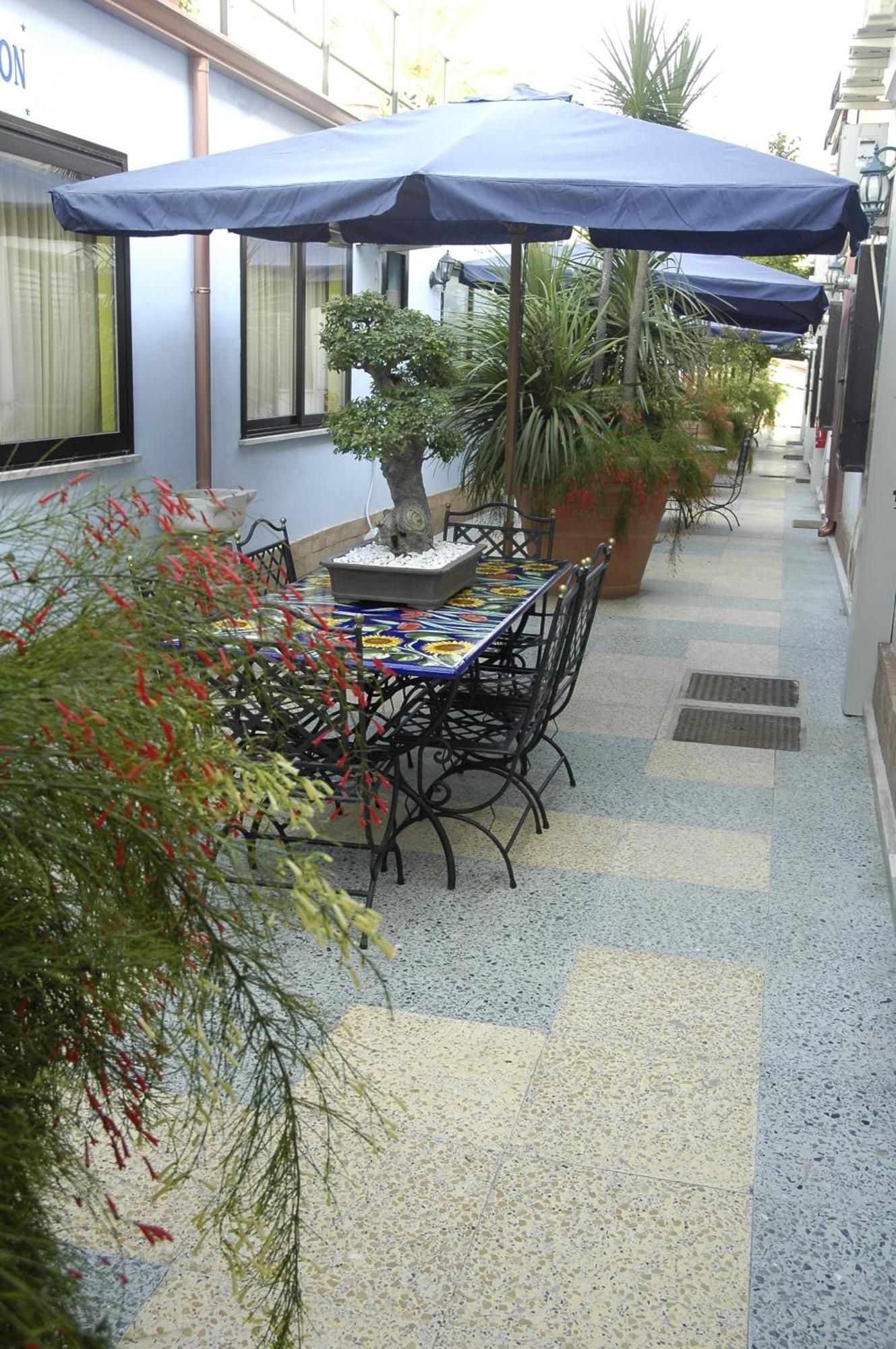 Hotel Blumentag Паола Экстерьер фото