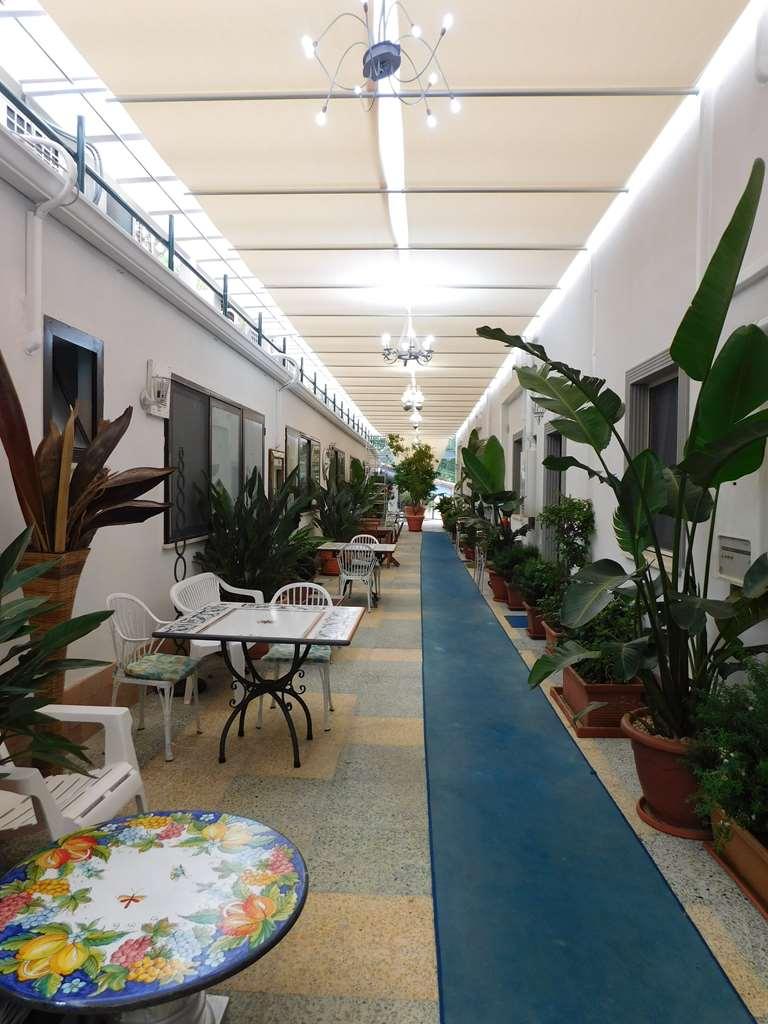 Hotel Blumentag Паола Интерьер фото