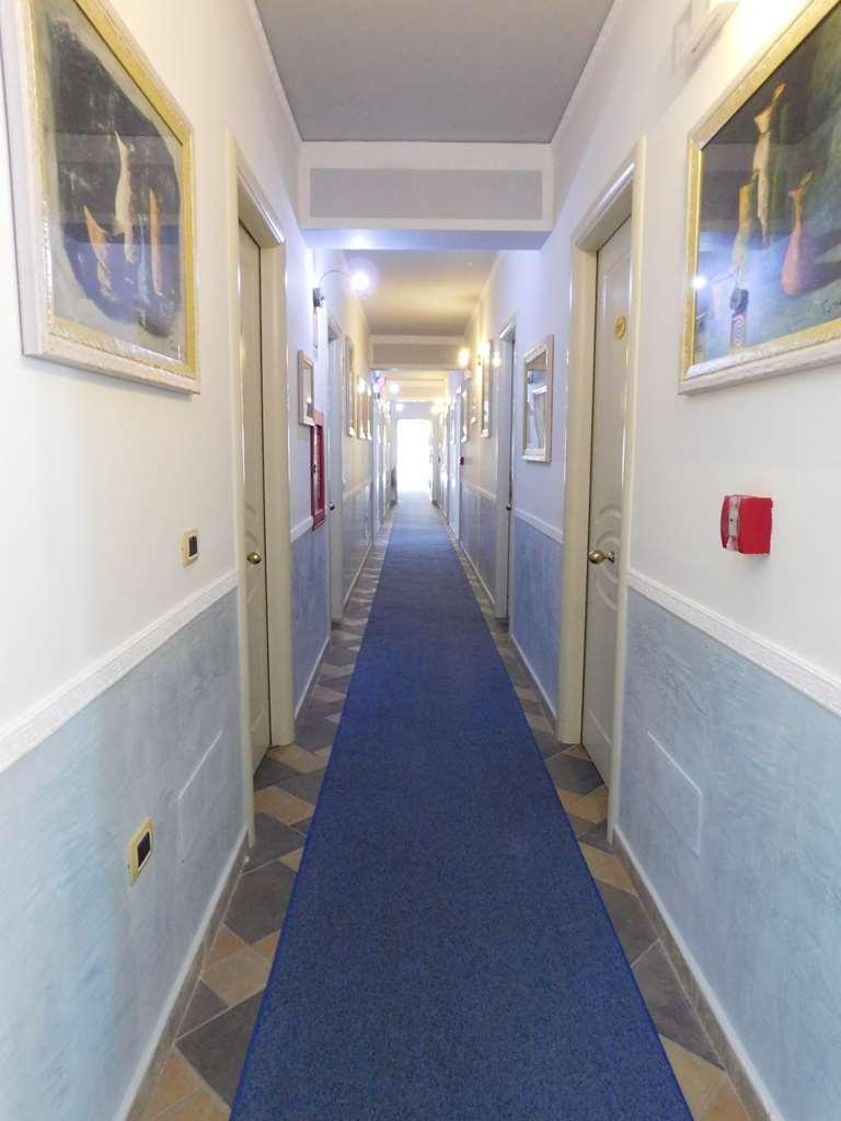 Hotel Blumentag Паола Интерьер фото